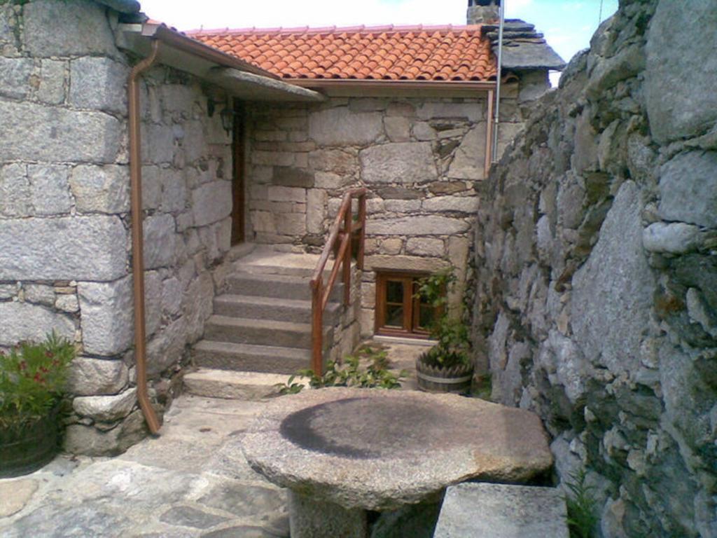 Gasthaus Refugio Dos Cregos Riba de Mouro Exterior foto