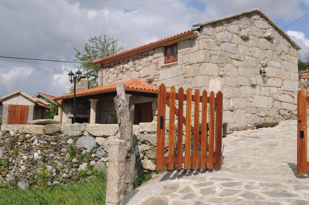 Gasthaus Refugio Dos Cregos Riba de Mouro Exterior foto