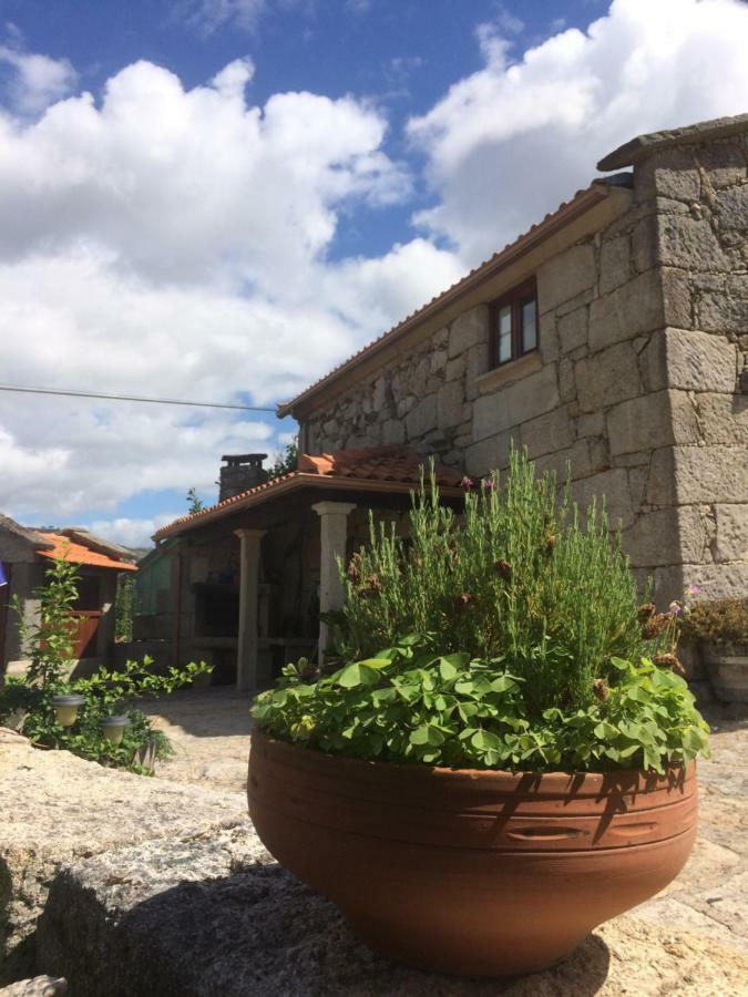 Gasthaus Refugio Dos Cregos Riba de Mouro Exterior foto
